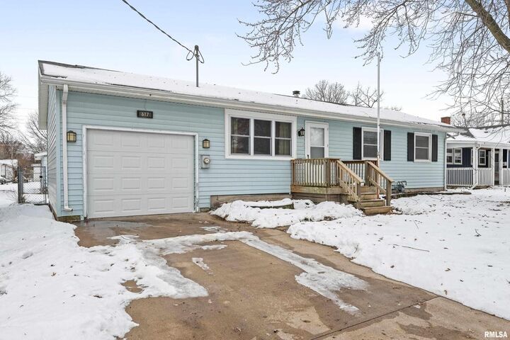 Property Photo:  617 6th Street  IA 52730 