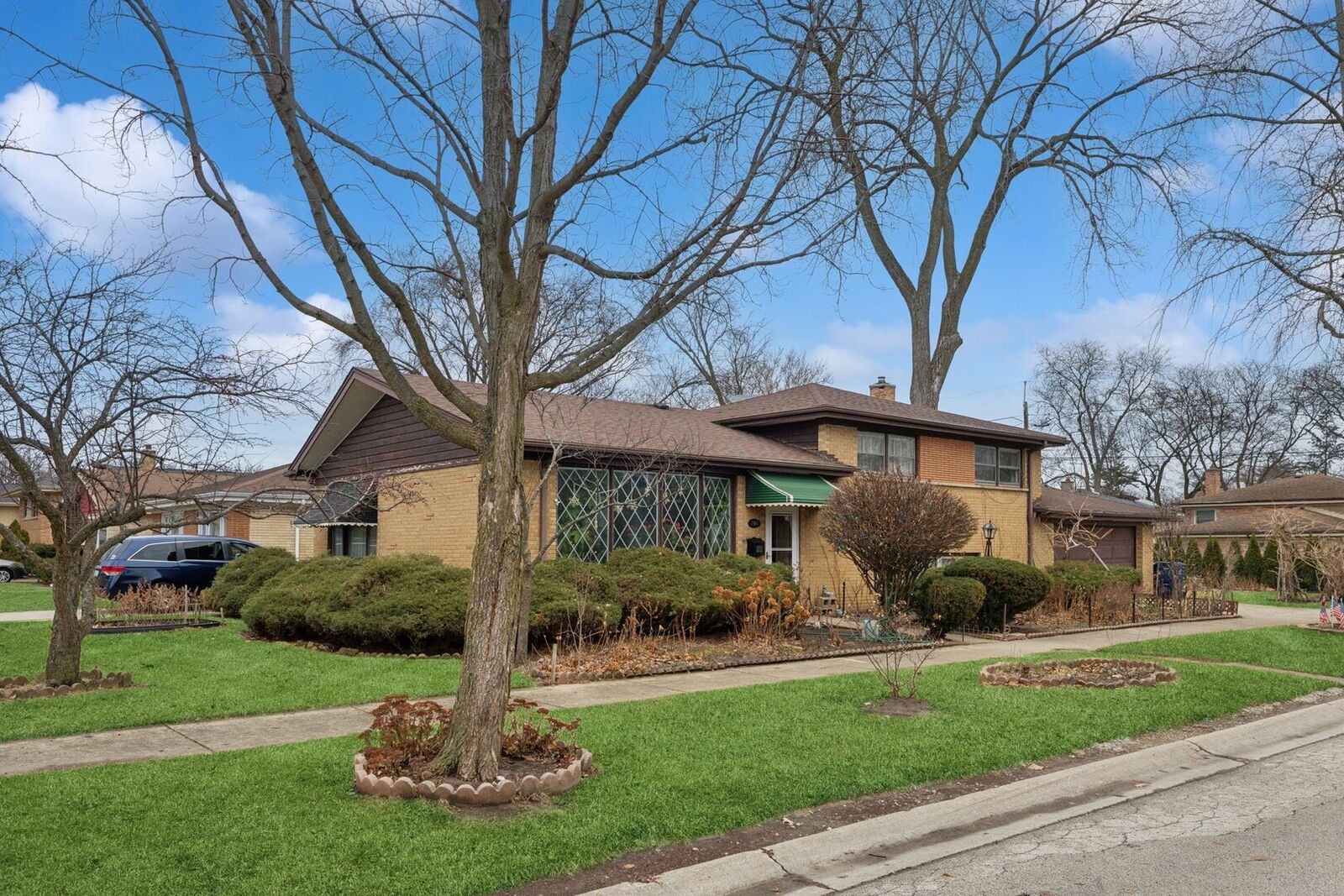 Property Photo:  700 Lamon Avenue  IL 60091 