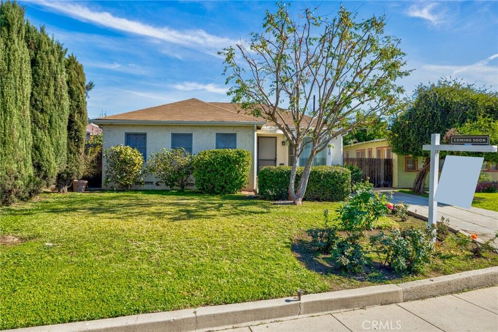 Property Photo:  10 N Huntington  CA 91801 