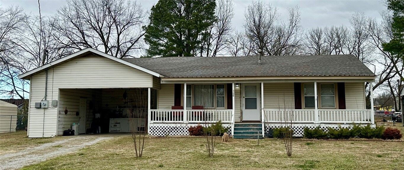 Property Photo:  308 E Cleveland Street  AR 72753 