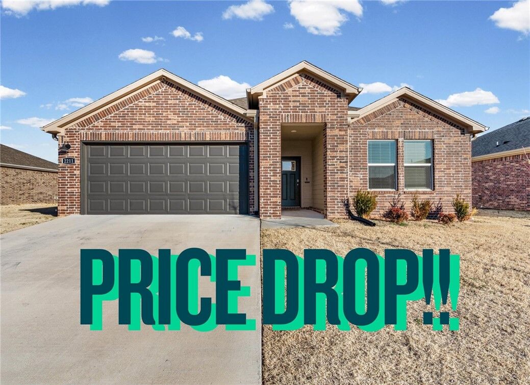 Property Photo:  2211 S 9th Street  AR 72758 