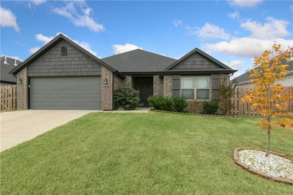 Property Photo:  1041 Lakeview Drive  AR 72719 