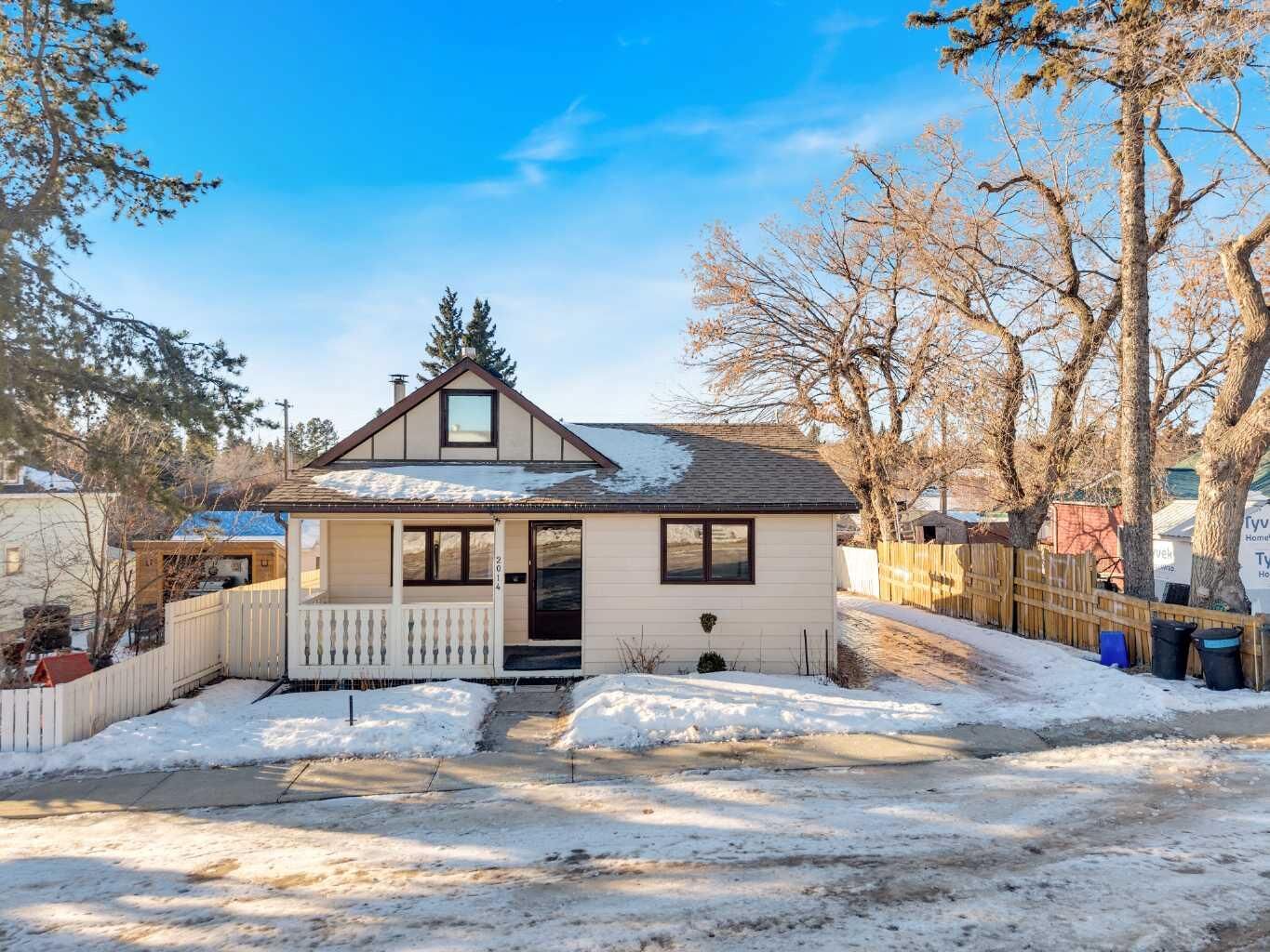 Property Photo:  2014 24 Avenue  AB T0M 0V0 