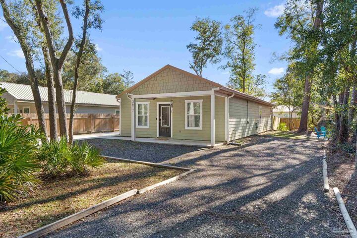 Property Photo:  3617 Stonewall Ave  FL 32507 