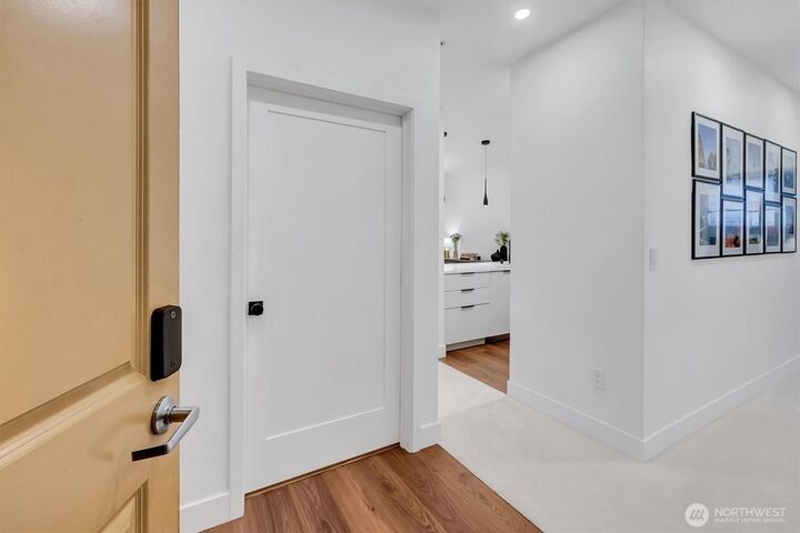 Property Photo:  300  110th Avenue NE 314  WA 98004 