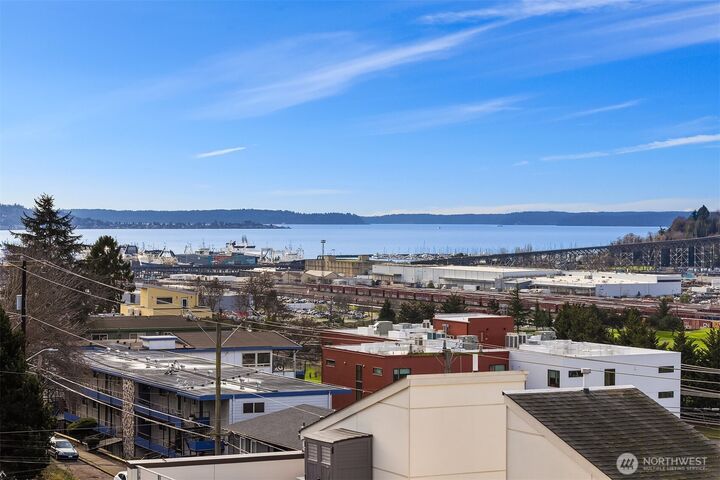 Property Photo:  2815  Prosch Avenue W  WA 98119 