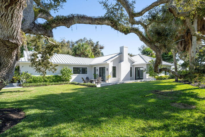 Property Photo:  506 Conn Way  FL 32963 