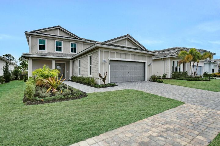 Property Photo:  203 SE Calmo Circle  FL 34984 