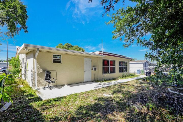 Property Photo: 156 NW 80th Avenue FL 33063