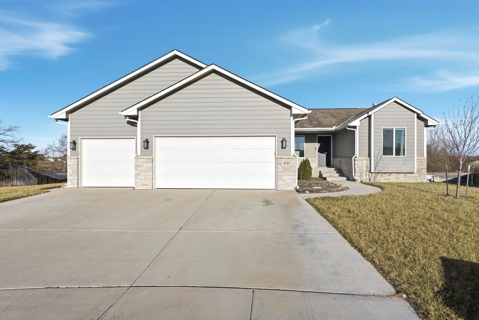 Property Photo:  1711 S Bedford St  KS 67207 