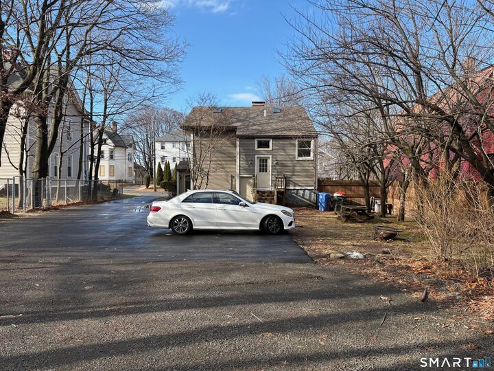 Property Photo:  693 Broad Street  CT 06450 