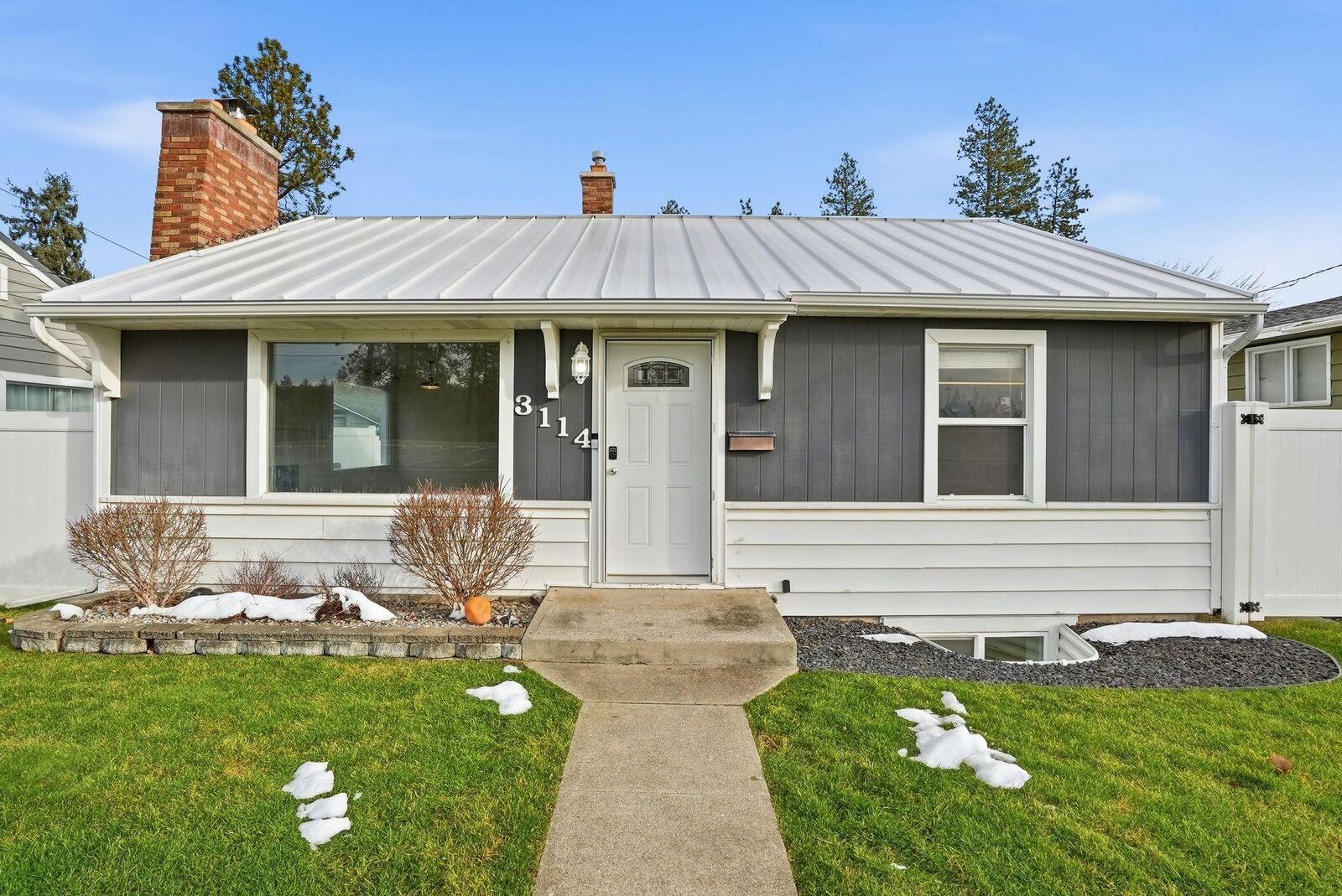 Property Photo:  3114 N Columbia Cir  WA 99205 