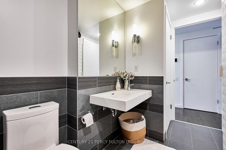 Property Photo:  70 Distillery Lane 2102  ON M5A 0E3 