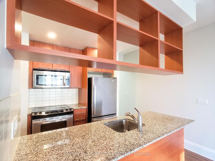 Property Photo:  100 Harrison Garden Boulevard 1121  ON M2N 0C2 