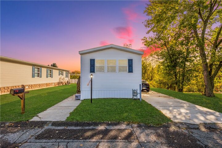 Property Photo:  2 Roundtop Drive  PA 15332 