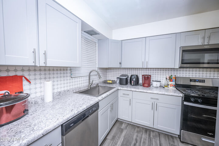 Property Photo:  2101 W Glenn Drive  AZ 85021 