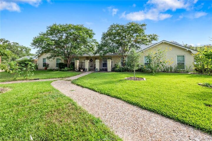 Property Photo: 1026 Rose Circle TX 77840