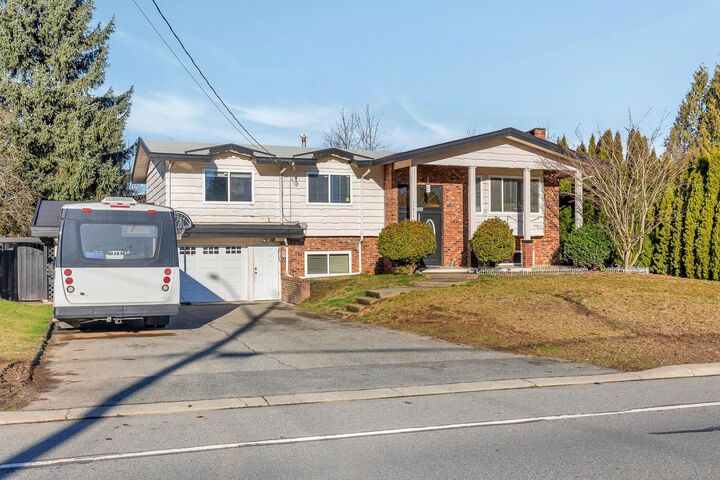 Property Photo: 32615 Bevan Avenue BC V2T 1G5