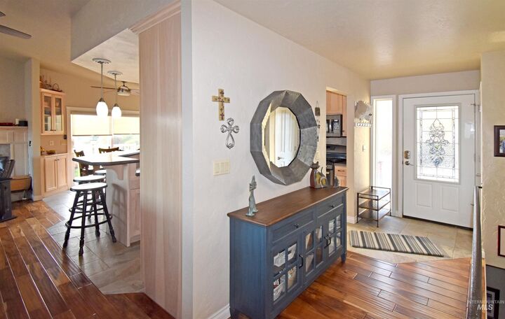 Property Photo:  1909 Parkview Ct  WA 99403 