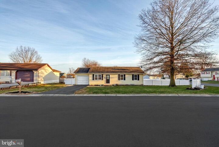 Property Photo: 3330 E Pheasant Drive PA 17315