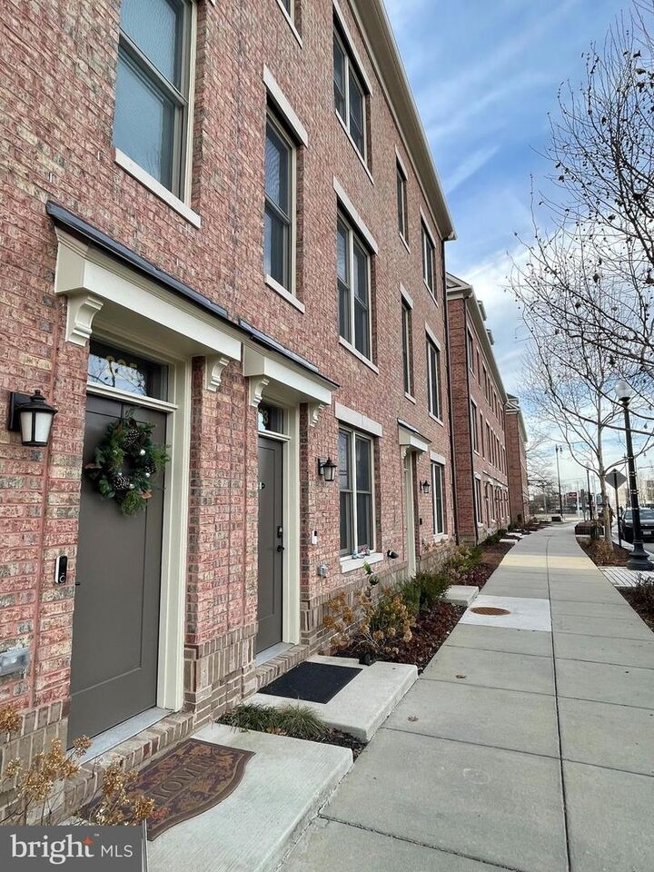 Property Photo: 825 Sycamore Drive SE DC 20032