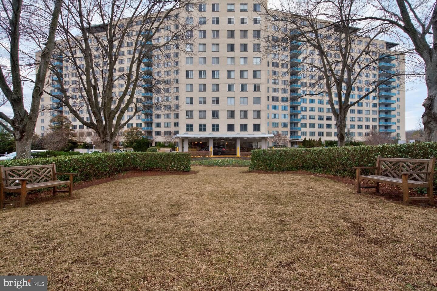 Property Photo:  10500 Rockville Pik 1114  MD 20852 
