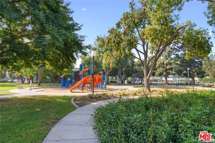 Property Photo:  2925 E Spaulding St  CA 90804 