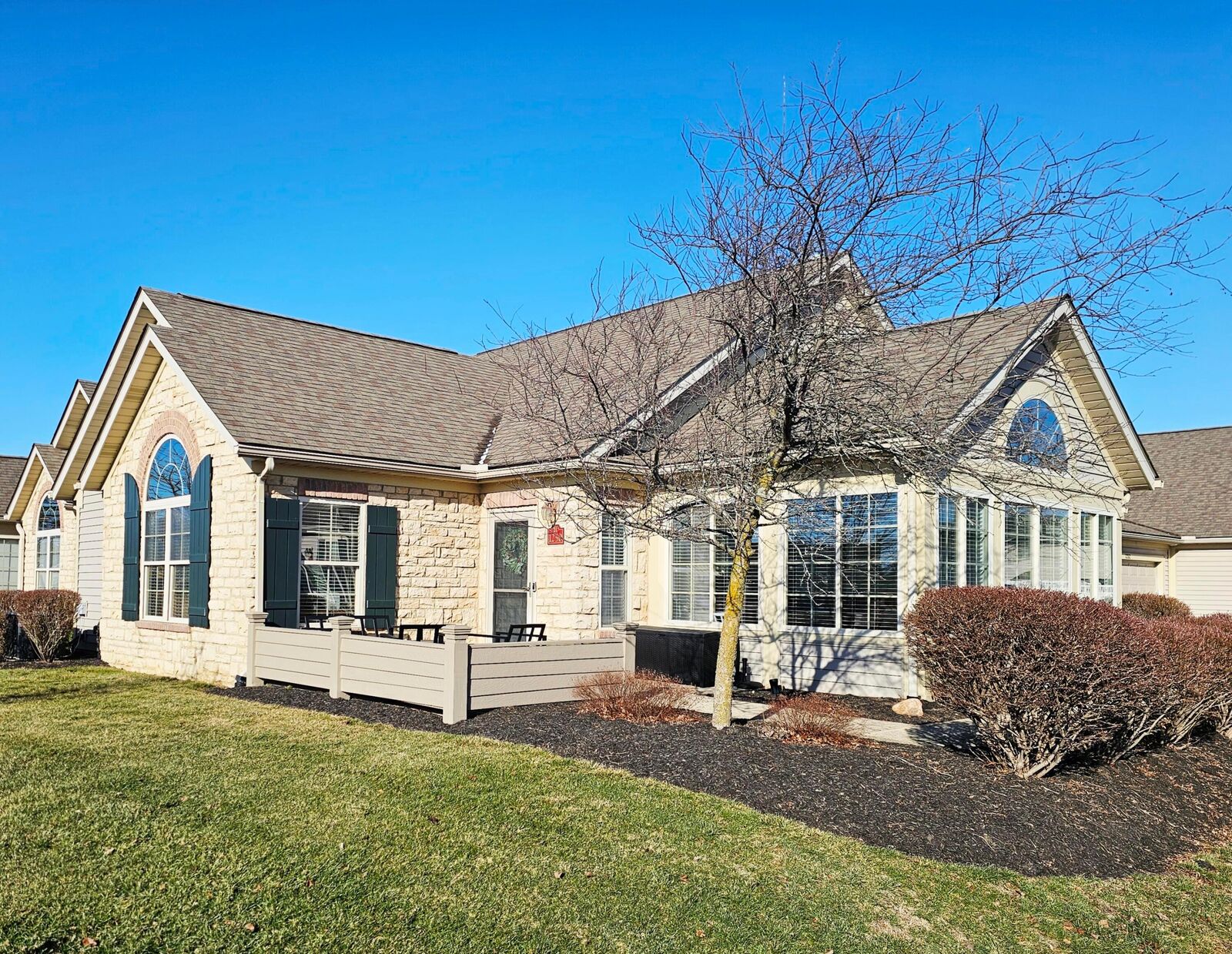Property Photo:  1250 Paddock Loop  OH 43160 