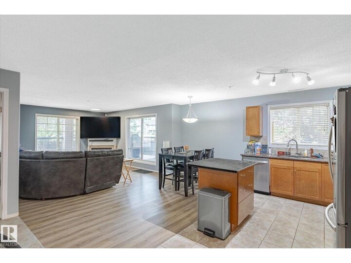 Photo de la propriété:  #101 2098 Blackmud Creek Dr SW  AB T6W 1T7 