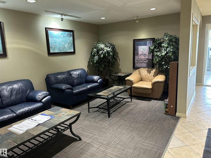 Photo de la propriété:  2430 Guardian Road NW 310  AB T5T 6X9 