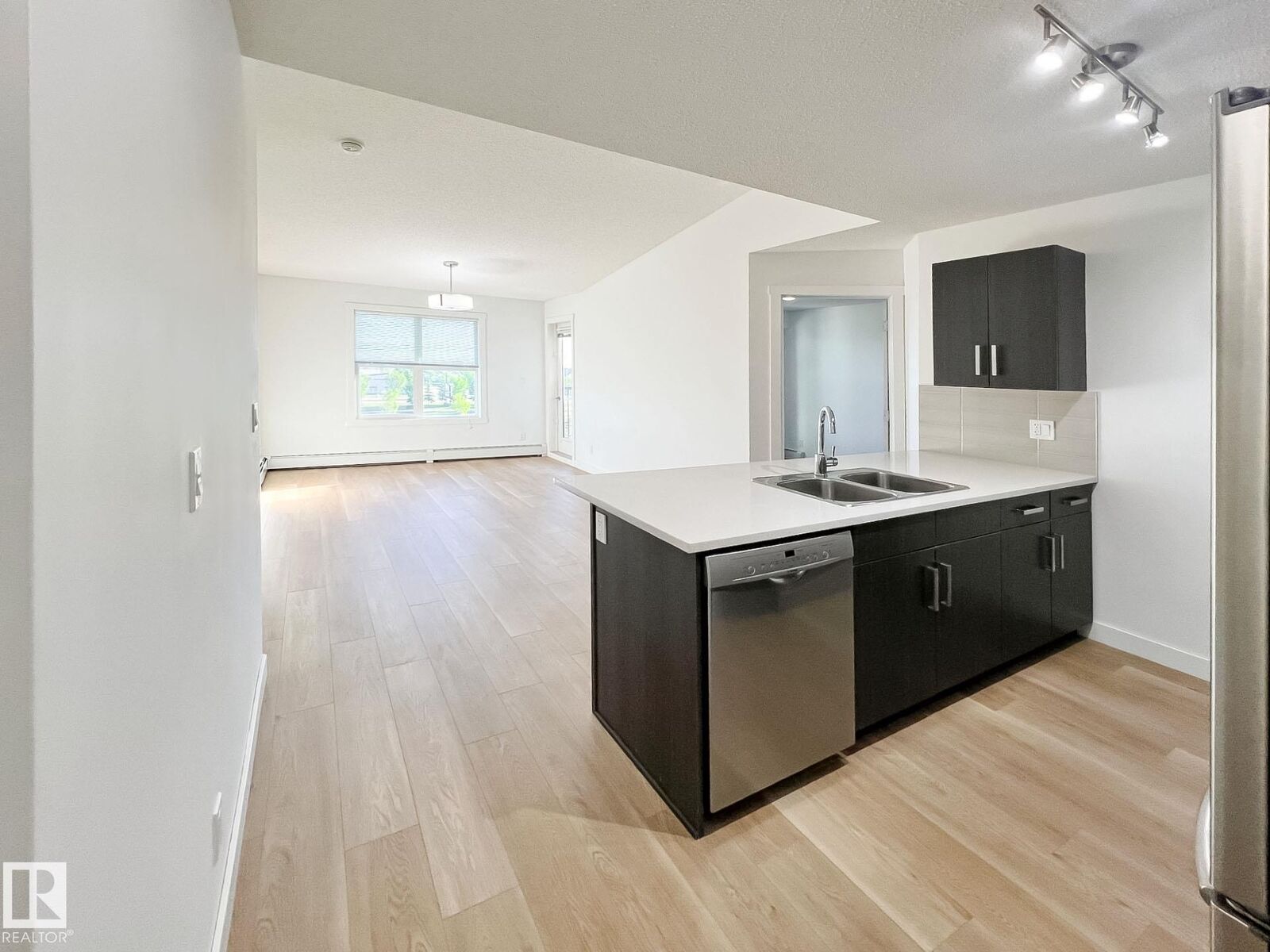 Property Photo:  667 Watt Boulevard SW 406  AB T6X 0Y2 