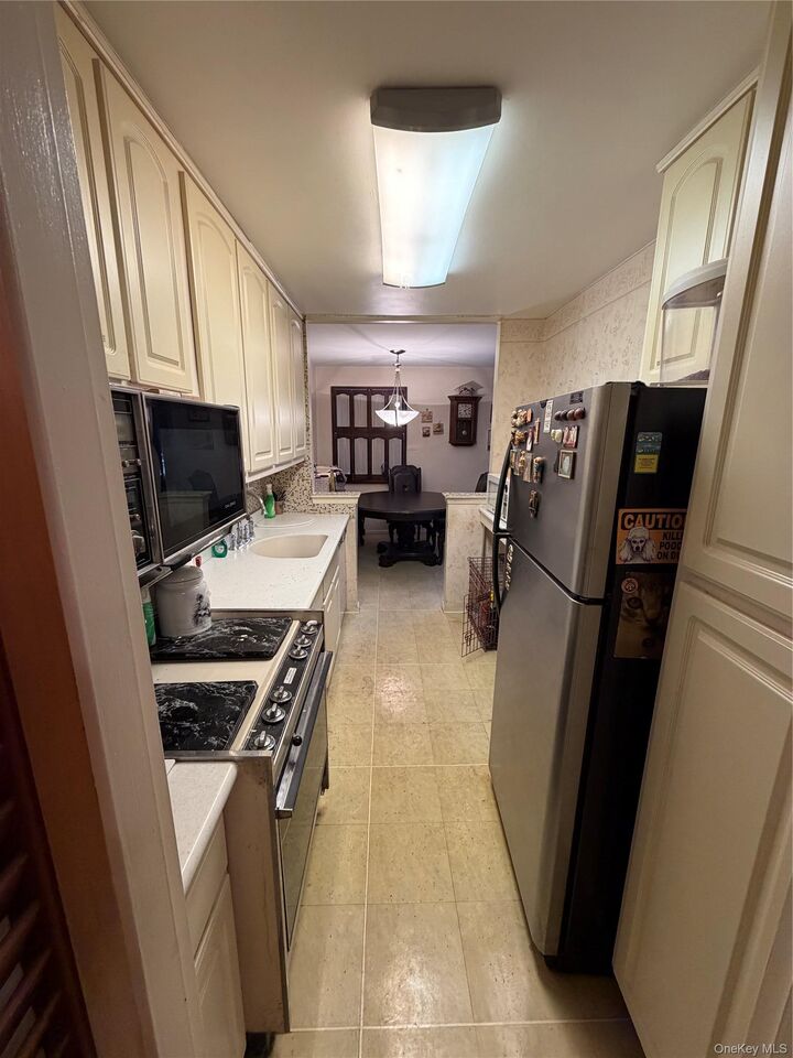 Property Photo:  84-29 153rd Avenue 4N  NY 11414 