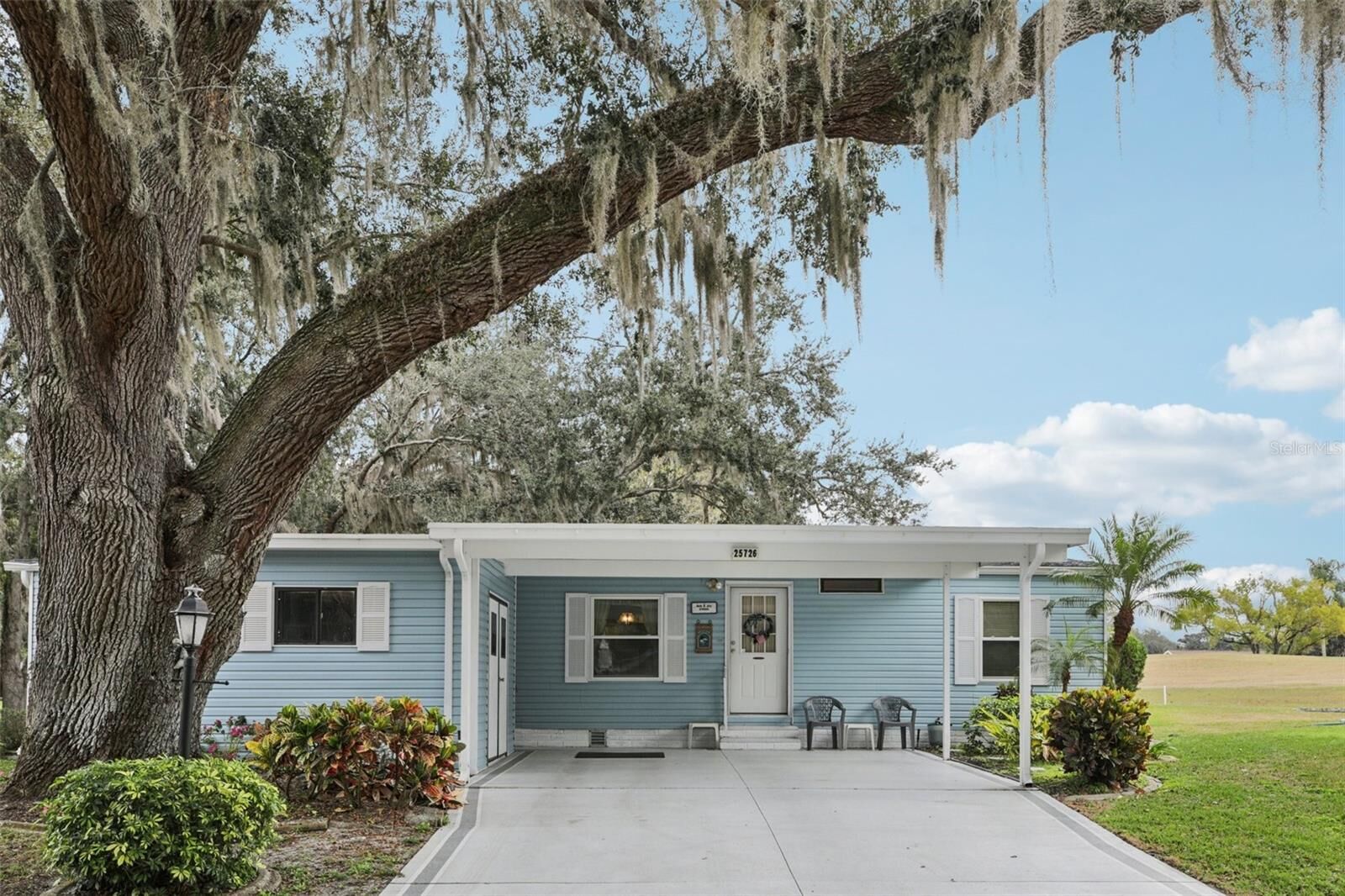 Property Photo: 25726 Oak Alley FL 34748