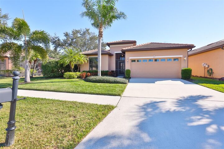 Property Photo:  250 Silver Falls Drive  FL 33572 