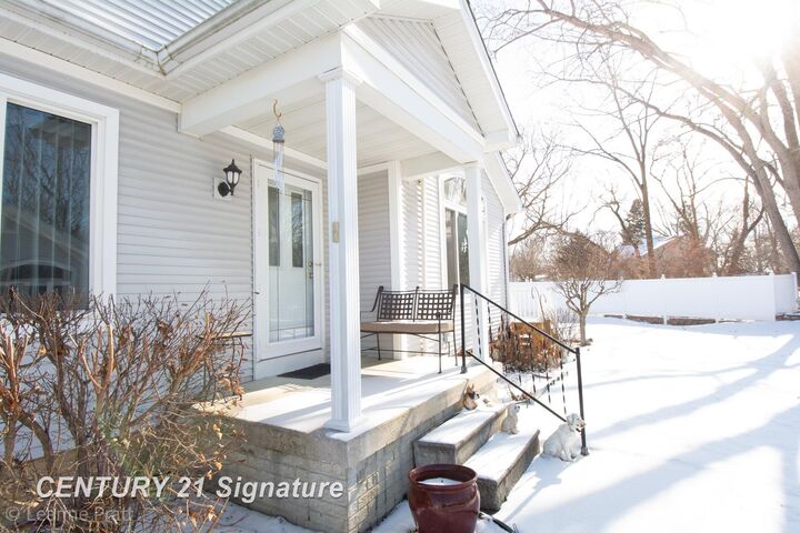 Property Photo: 241 Aberdeen Court Unit 11 Bldg 6 MI 48433