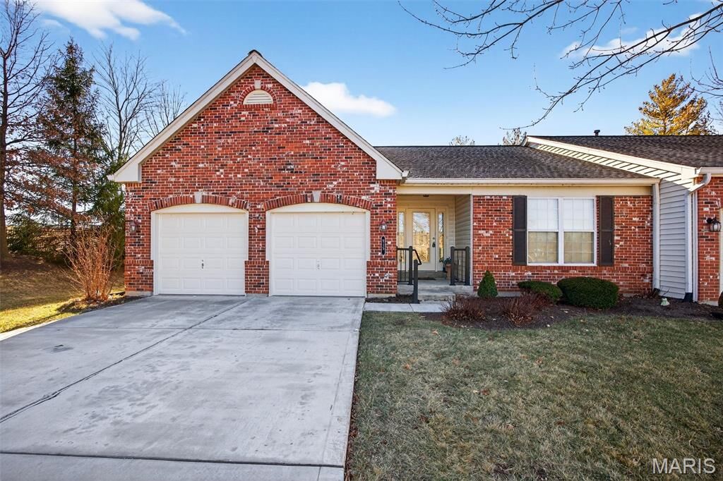 Property Photo: 915 Waterford Villas Court 56 MO 63367