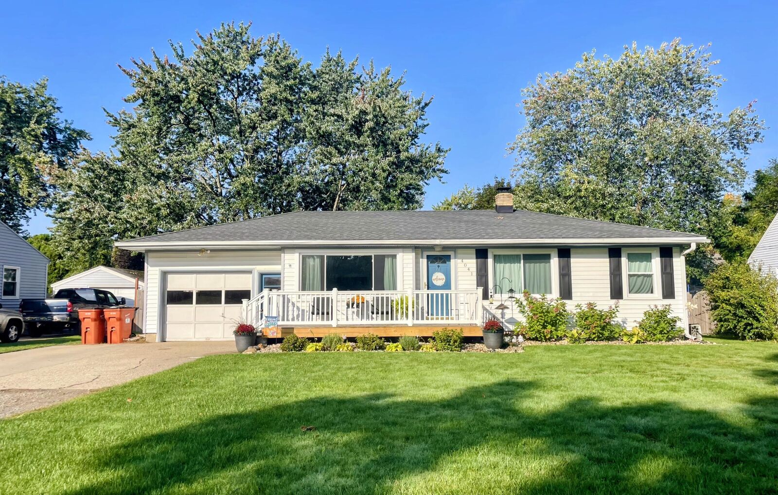 Property Photo:  4041 Lester Drive NE  MI 49525 