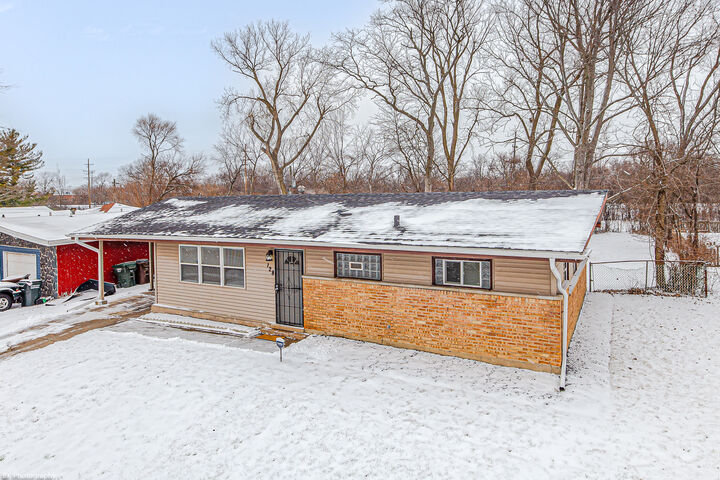 Property Photo: 128 Algonquin Street IL 60466
