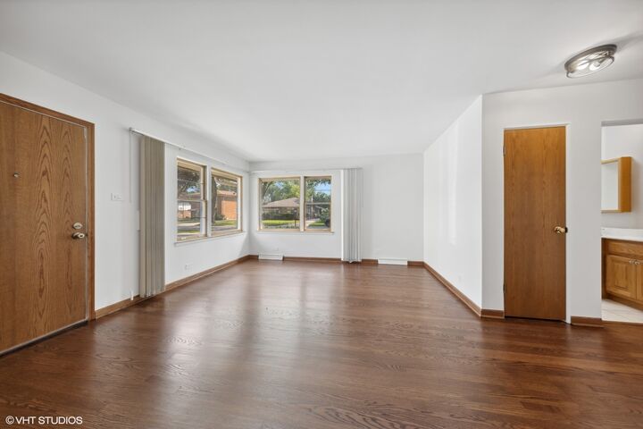 Property Photo:  724 Barnsdale Road A  IL 60526 