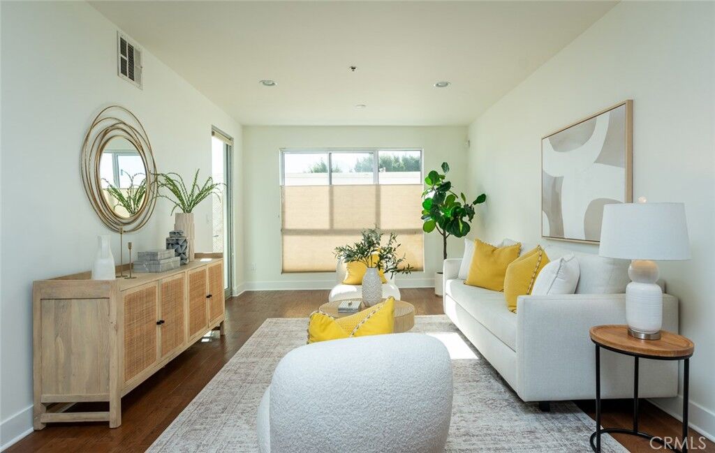 Property Photo:  817 N Alfred Street 205  CA 90069 