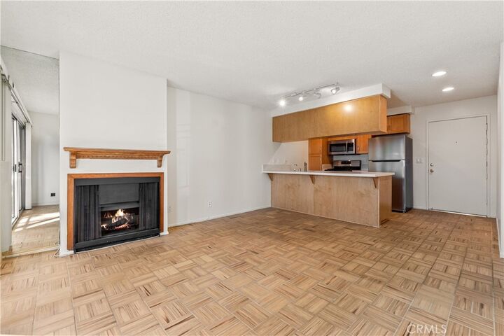 Property Photo:  600 Monterey Boulevard 5  CA 90254 