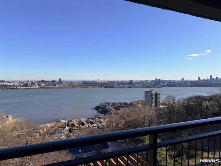 Property Photo:  2 Horizon Road 1030  NJ 07024 