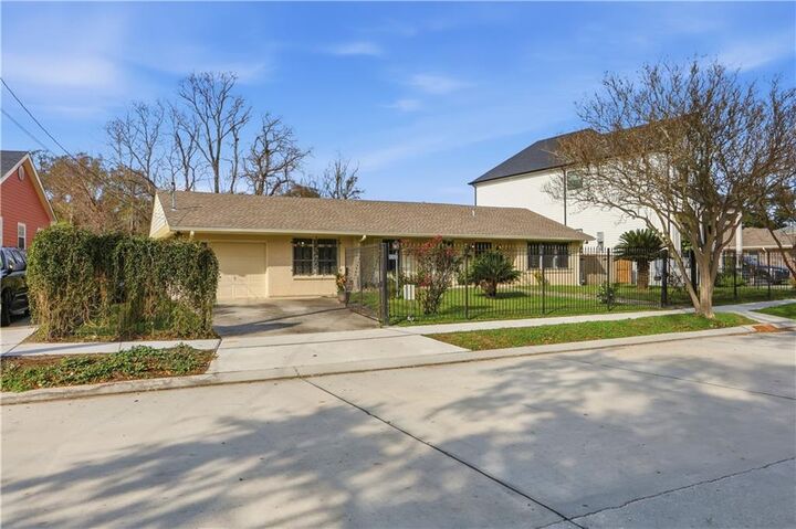 Property Photo:  50 Pratt Drive  LA 70122 