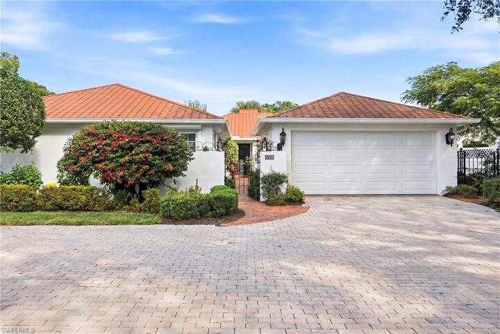 Property Photo: 300 Bald Eagle Dr 1 FL 34105