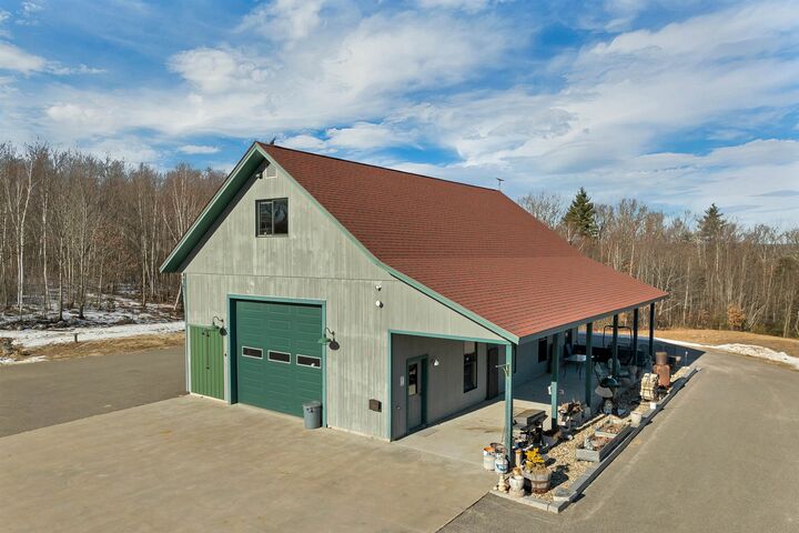 Property Photo:  34 Stable Road  NH 03055 