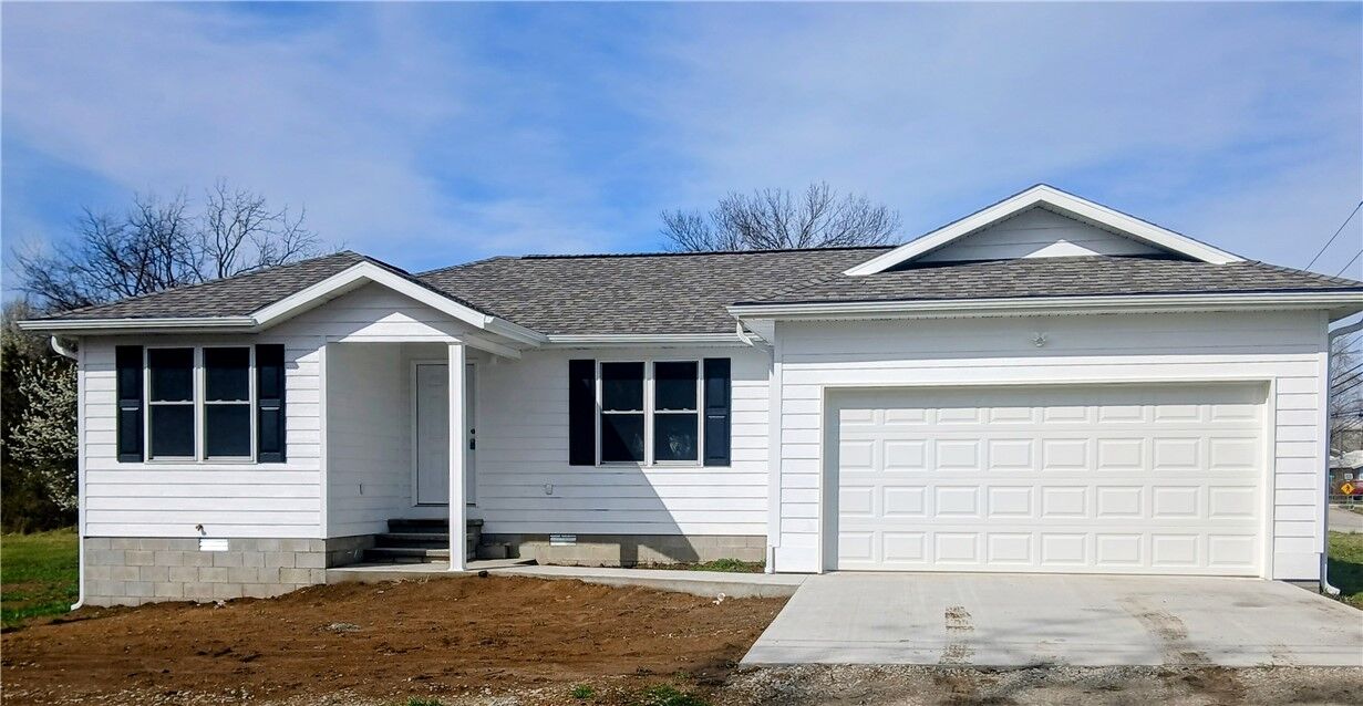 Property Photo:  100 W 7th Street  AR 72638 