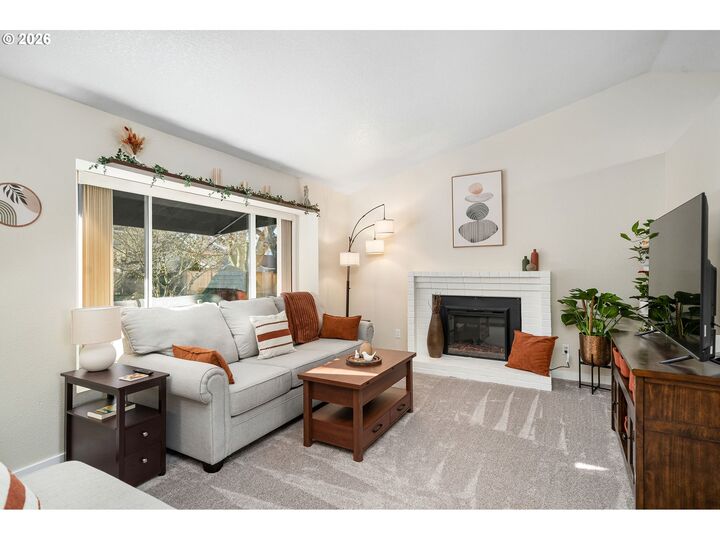 Property Photo:  7033 SW 99th Pl  OR 97008 