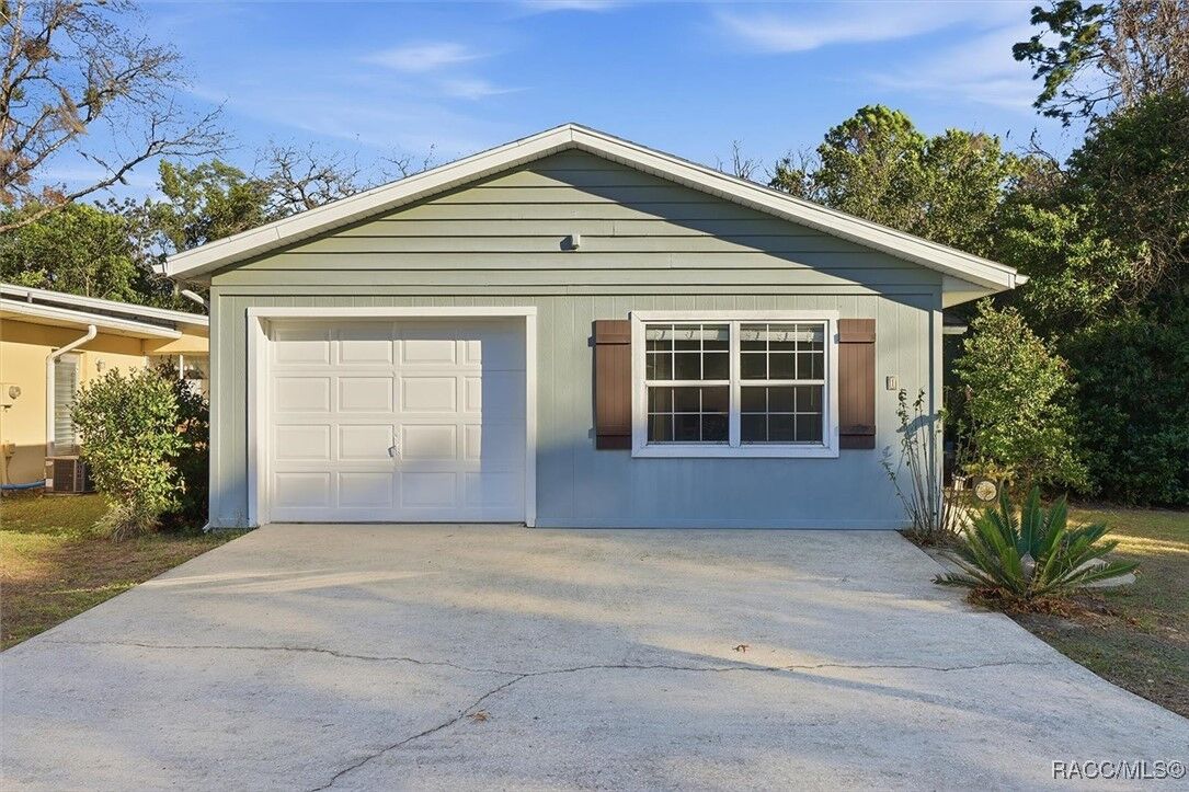 Property Photo:  1 Black Cherry Drive  FL 34446 