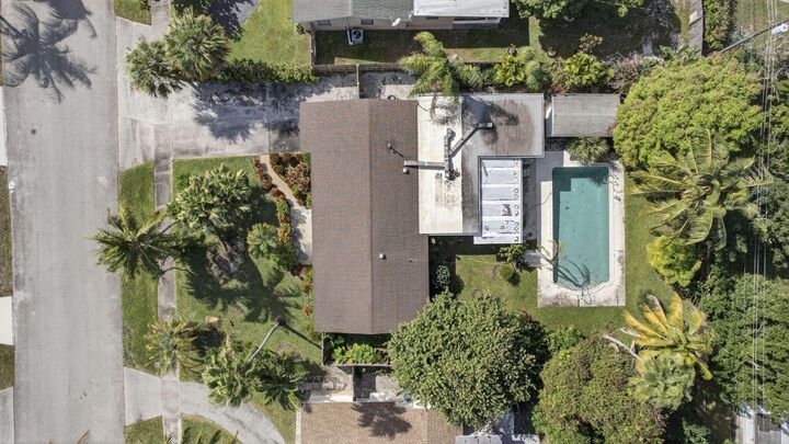 Property Photo: 729 W Kalmia Drive FL 33403