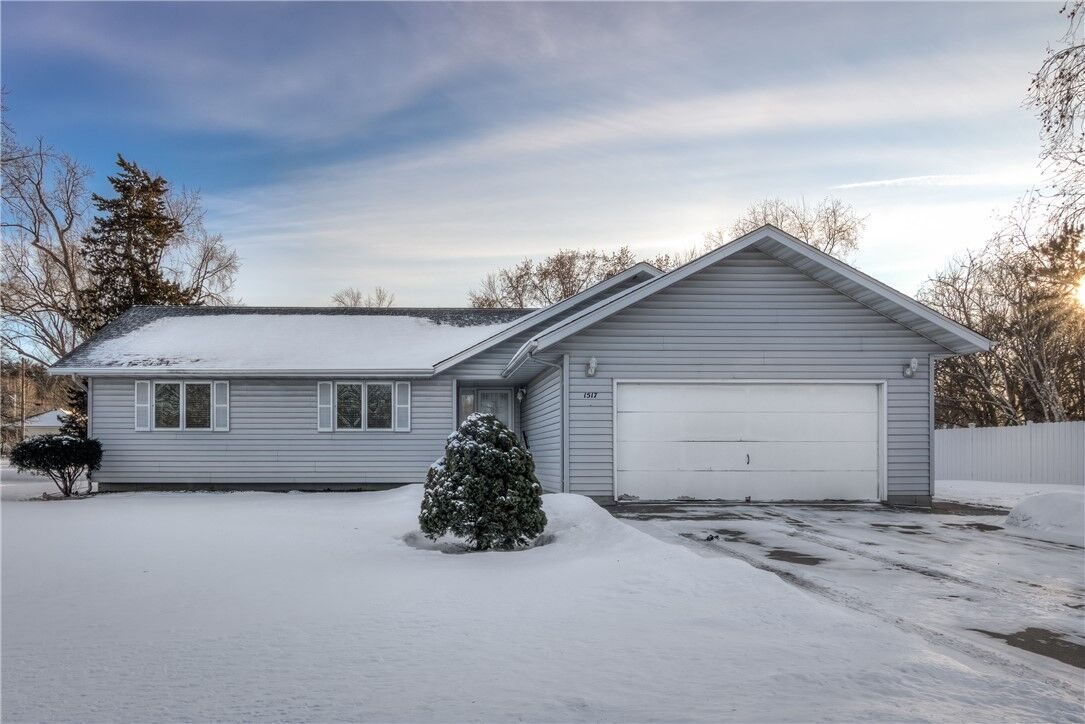 Property Photo:  1517 E Clairemont Avenue  WI 54701 